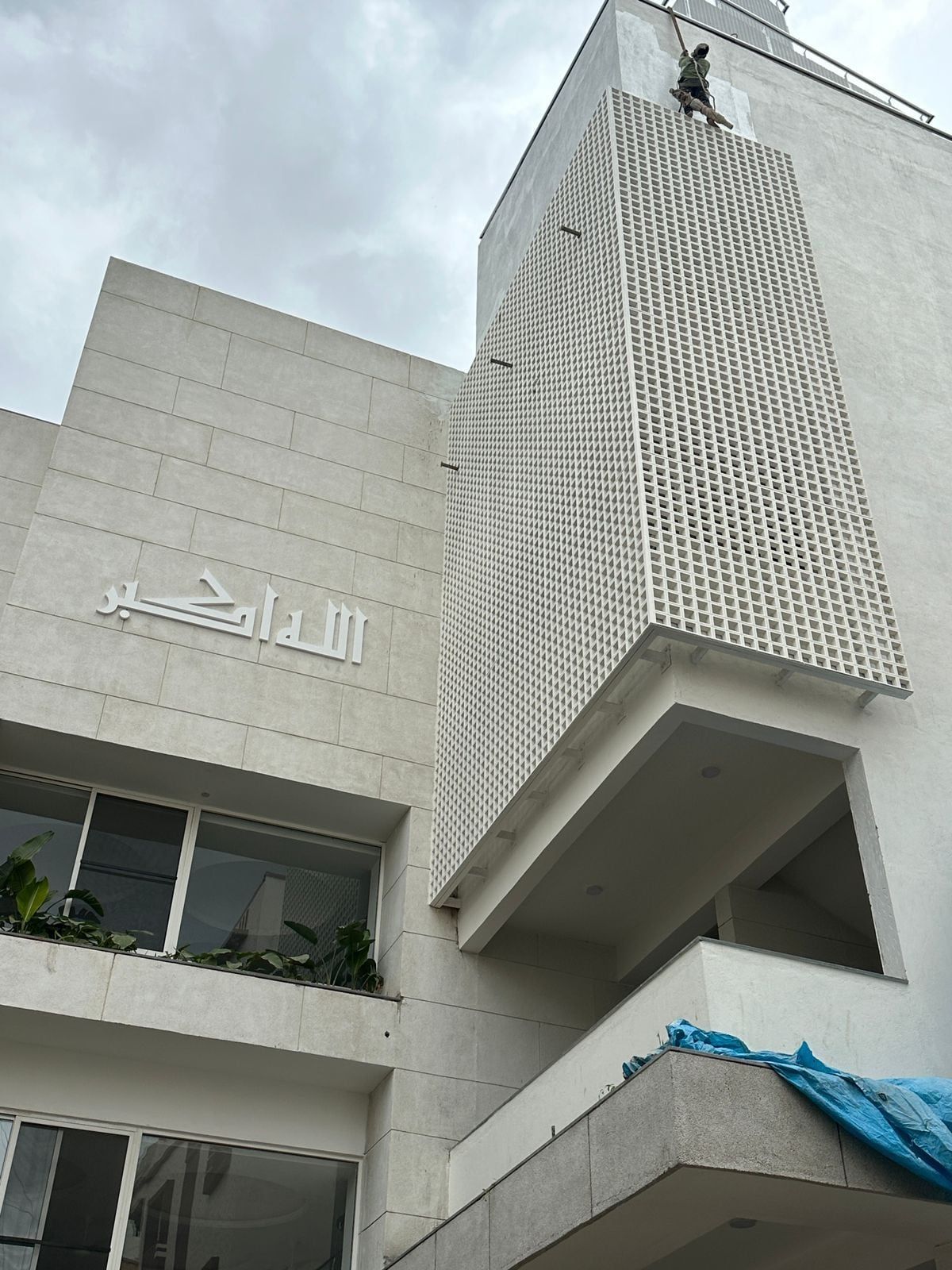 A jali-clad bay above the upper floors — Bismilla Green Masjid