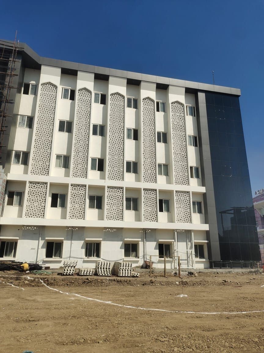 Jali panels on every floor of the side wing — KBN Hospital, Kalaburagi, Karnataka