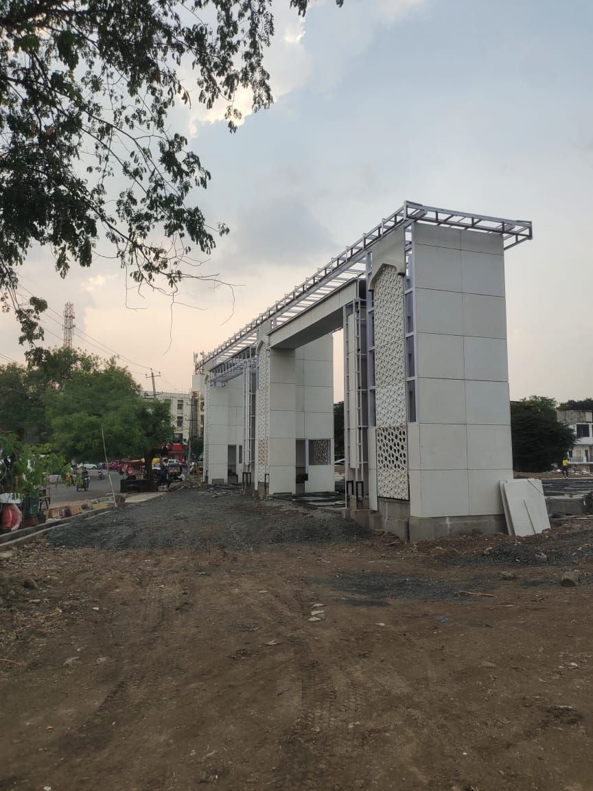 The entrance gateway, clad in matching jali — KBN Hospital, Kalaburagi, Karnataka